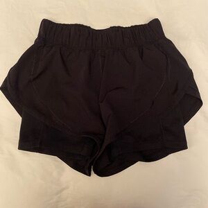 Women’s Lululemon biker short lined shorts Size 2 Color Black